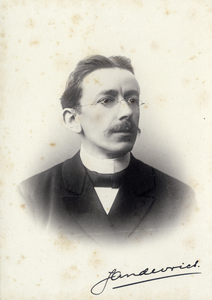 106977 Portret van prof.dr. J. de Vries, geboren 1858, hoogleraar in de wiskunde aan de Utrechtse hogeschool ...